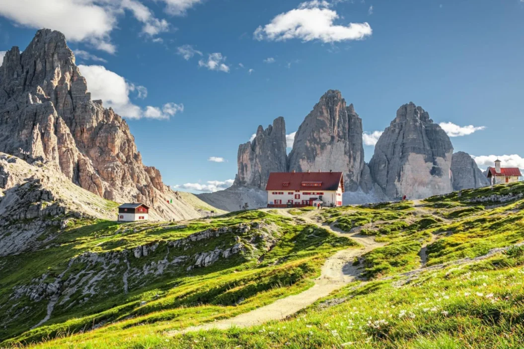 Dolomiti Passo Tre Cime Lavaredo Rifugio.