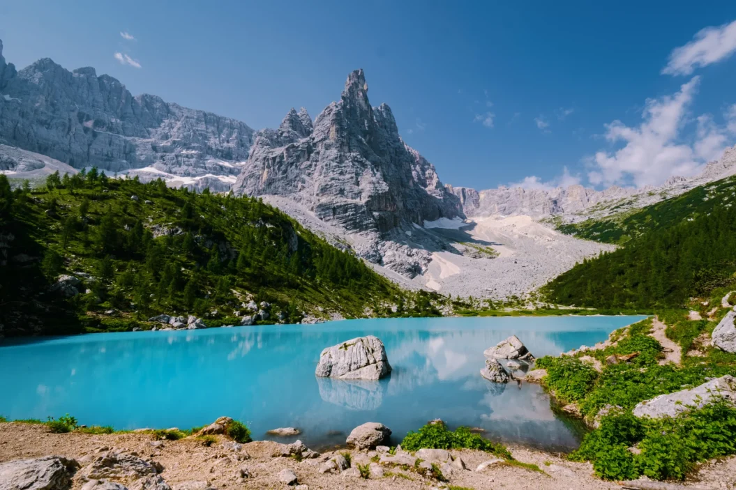 Lago di Sorapis at the foot of Monte Sorapis.