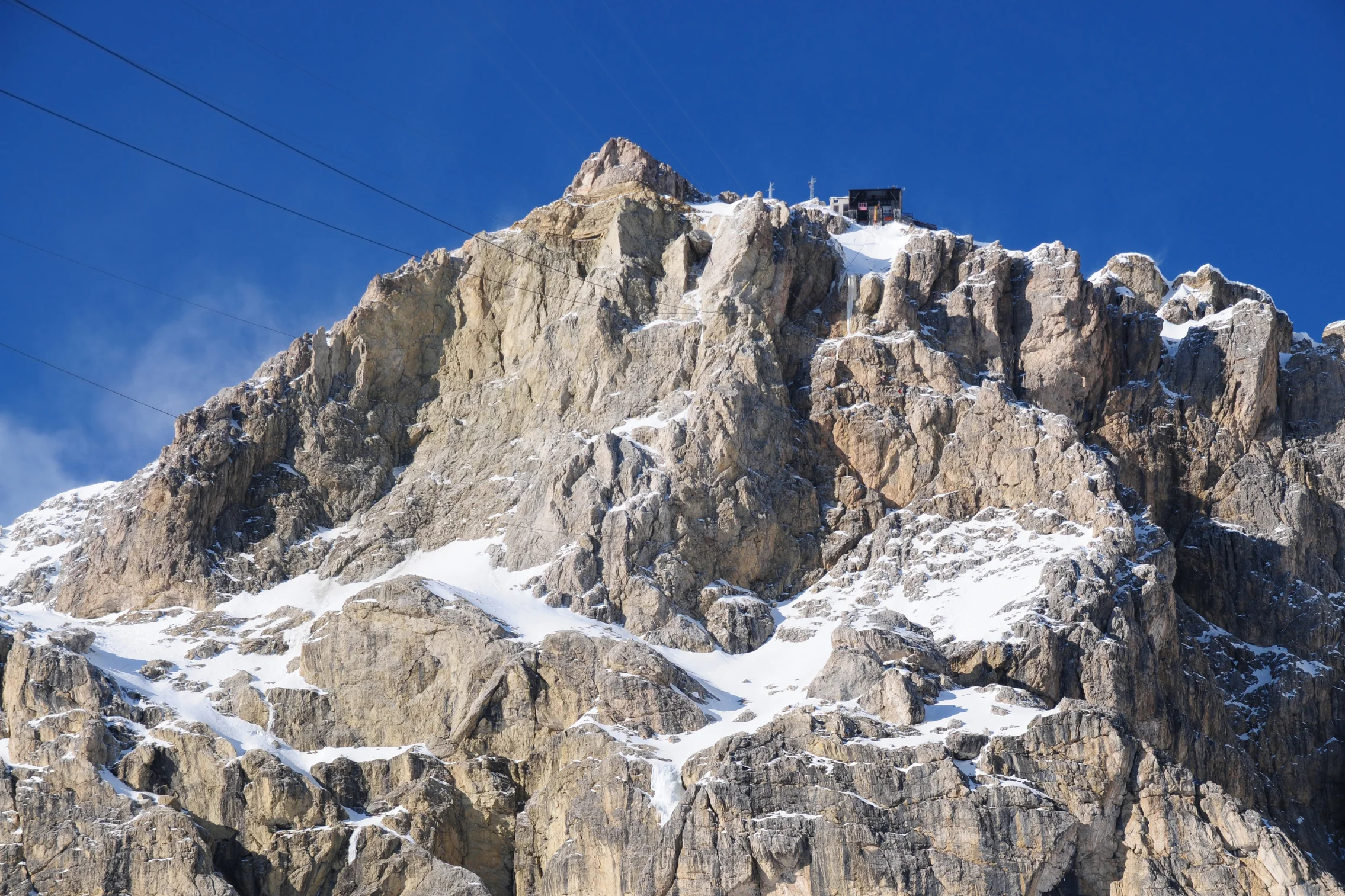 Lagazuoi mountain with Lagazuoi mountain hut in the distance.